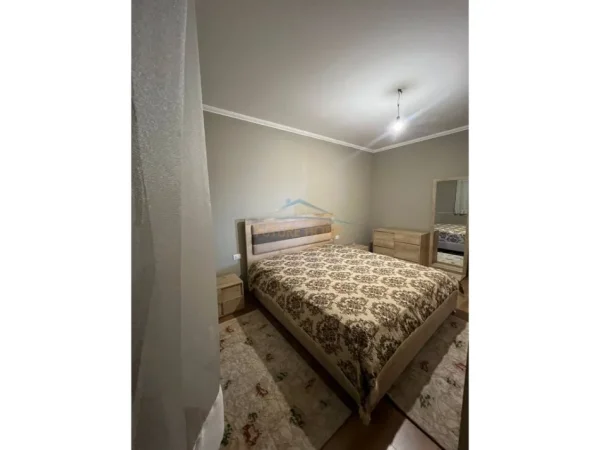 Tirane, jepet me qera apartament 2+1+Ballkon Kati 8, 95 m² 700 € (Don Bosko)