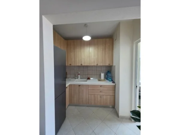 Tirane, shitet apartament 1+1+Ballkon Kati 4, 54 m² 125.000 € (Oxhaku)