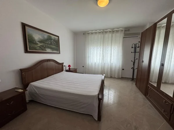 Tirane, jepet me qera apartament 1+1 Kati 5, 700 € 