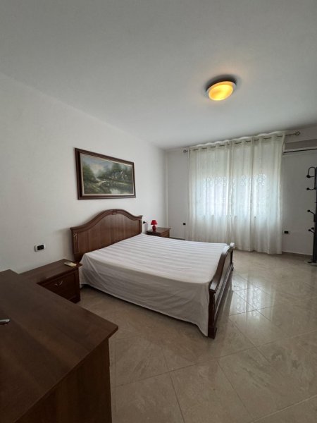 Tirane, jepet me qera apartament 1+1 Kati 5, 700 € 
