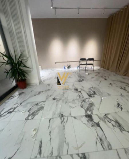 Tirane, jepet me qera zyre Kati 2, 50 m² 400 € (UNAZA E RE)
