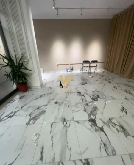 Tirane, jepet me qera zyre Kati 2, 50 m² 400 € (UNAZA E RE)
