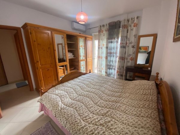 Tirane, jepet me qera apartament 2+1 Kati 7, 100 m² 720 € (pazari i ri)