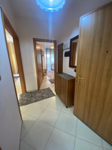 Tirane, jepet me qera apartament 2+1 Kati 7, 100 m² 720 € (pazari i ri)