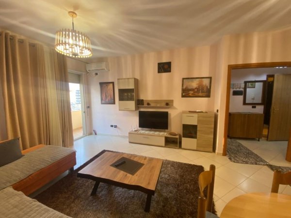Tirane, jepet me qera apartament 2+1 Kati 7, 100 m² 720 € (pazari i ri)