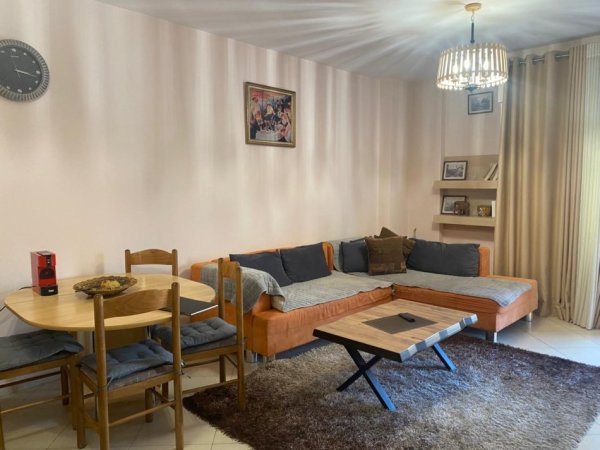 Tirane, jepet me qera apartament 2+1 Kati 7, 100 m² 720 € (pazari i ri)