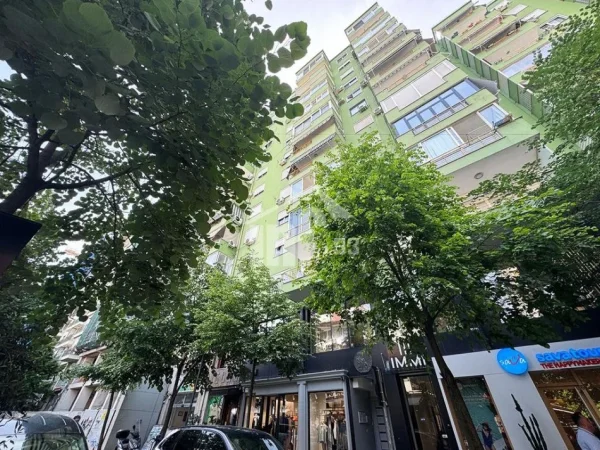 Tirane, shitet apartament 2+1+Ballkon Kati 3, 160 m² 469.000 € (RRUGA “BRIGADA VIII” NË QENDER TË ISH BLLOKUT)