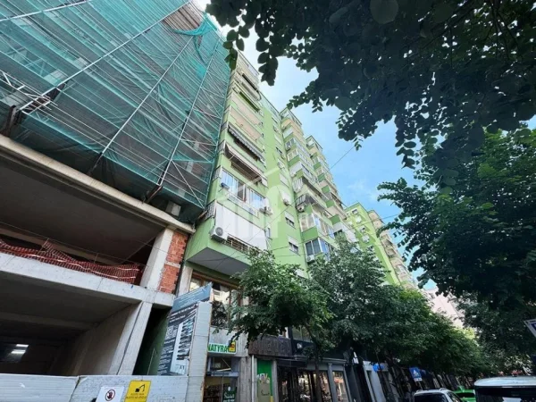 Tirane, shitet apartament 2+1+Ballkon Kati 3, 160 m² 469.000 € (RRUGA “BRIGADA VIII” NË QENDER TË ISH BLLOKUT)