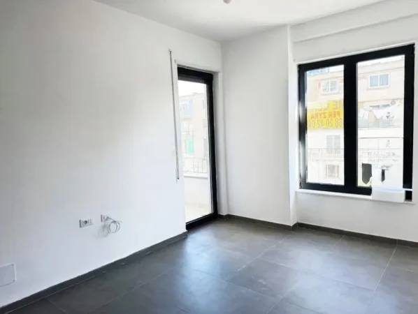 Tirane, jepet me qera zyre , 50 m² 450 € 