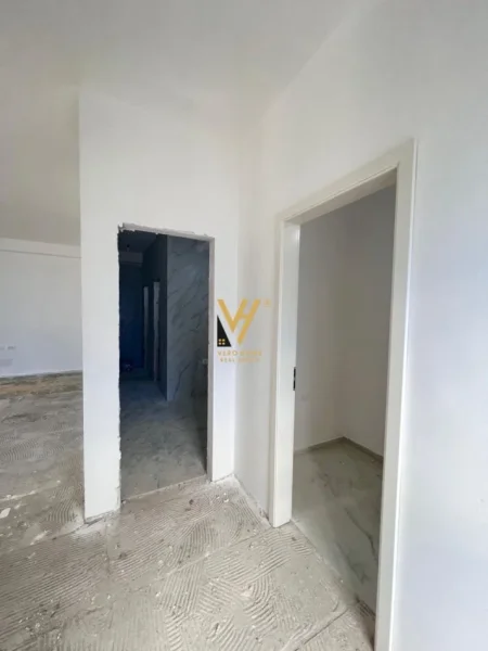Tirane, jepet me qera ambjent biznesi Kati 0, 216 m² 3.000 € (ALI DEMI)