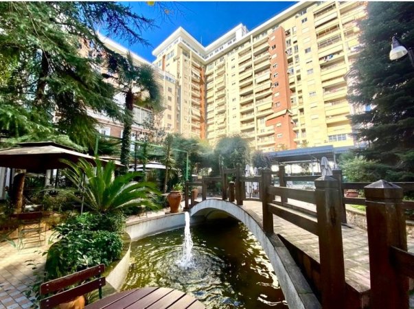 Tirane, jepet me qera zyre , 113 m² 750 € 