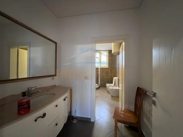 Tirane, jepet me qera Vile 2 Katshe , 180 m² 1.500 € (Porcelan)