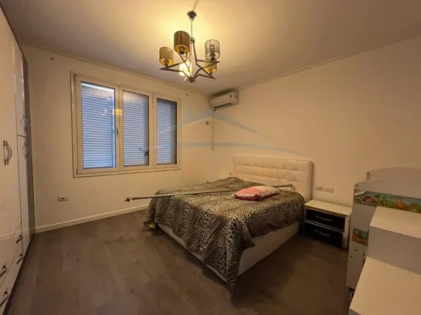 Tirane, jepet me qera Vile 2 Katshe , 180 m² 1.500 € (Porcelan)
