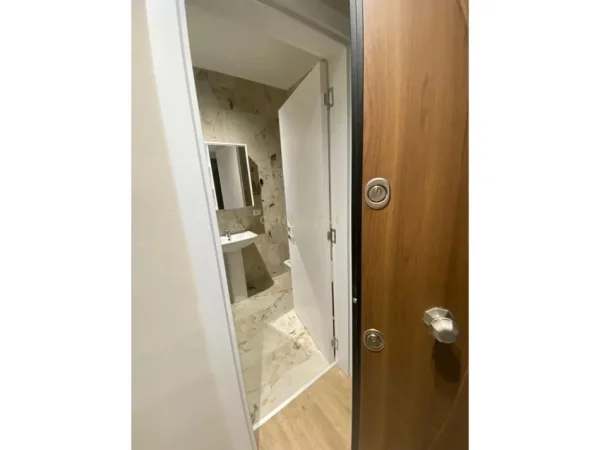 Tirane, jepet me qera apartament 1+1 Kati 1, 71 m² 450 € (Rruga Bylis)