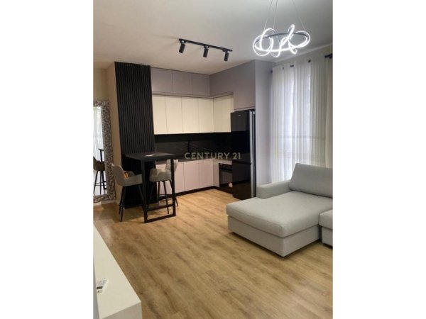 Tirane, jepet me qera apartament 1+1 Kati 1, 71 m² 450 € (Rruga Bylis)