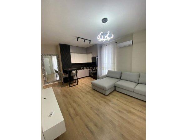 Tirane, jepet me qera apartament 1+1 Kati 1, 71 m² 450 € (Rruga Bylis)