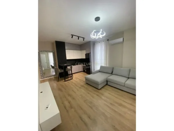Tirane, jepet me qera apartament 1+1 Kati 1, 71 m² 450 € (Rruga Bylis)