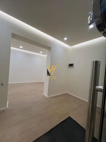 Tirane, jepet me qera dyqan Kati 0, 35 m² 650 € (KOMUNA E PARISIT)