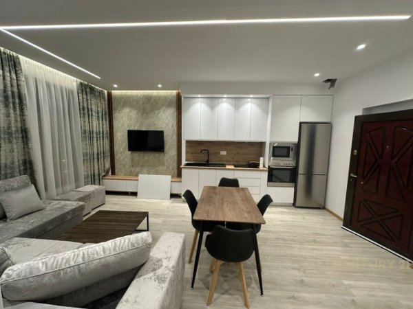 Tirane, jepet me qera apartament 1+1 Kati 1, 55 m² 700 € (Rruga e Durresit)
