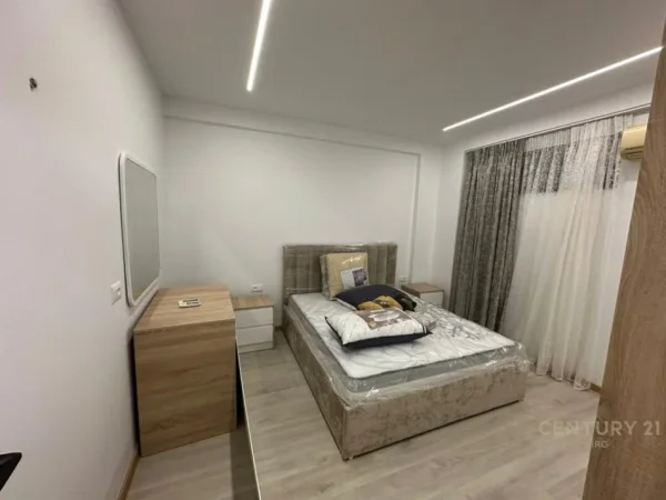Tirane, jepet me qera apartament 1+1 Kati 1, 55 m² 700 € (Rruga e Durresit)