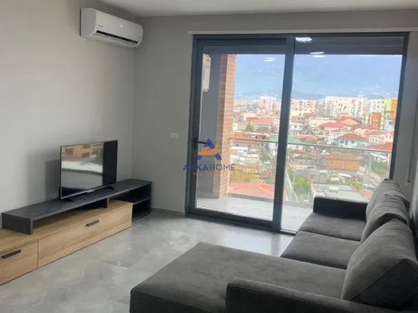 Tirane, jepet me qera apartament 2+1+Ballkon Kati 6, 108 m² 700 € 