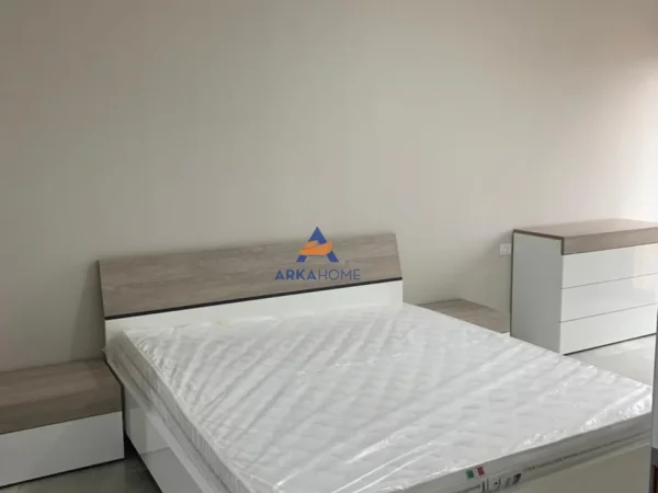 Tirane, jepet me qera apartament 2+1+Ballkon Kati 6, 108 m² 700 € 