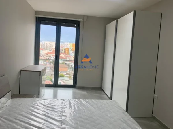 Tirane, jepet me qera apartament 2+1+Ballkon Kati 6, 108 m² 700 € 