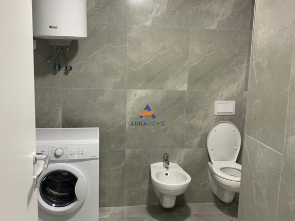 Tirane, jepet me qera apartament 2+1+Ballkon Kati 6, 108 m² 700 € 