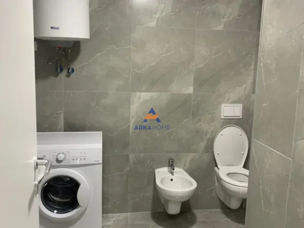 Tirane, jepet me qera apartament 2+1+Ballkon Kati 6, 108 m² 700 € 