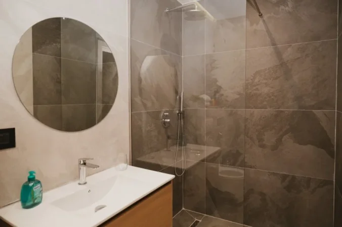 Tirane, jepet me qera apartament 1+1 , 60 m² 1.100 € 