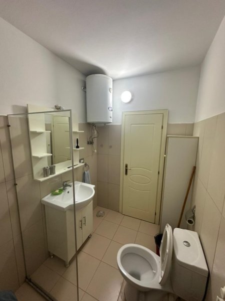 Tirane, jepet me qera apartament 2+1 Kati 5, 70 m² 520 € (Porcelan /Rruga Hysen Gjura)