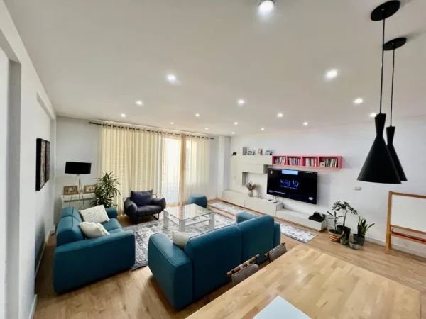 Tirane, jepet me qera apartament 2+1 , (KODRA E DIELLIT)