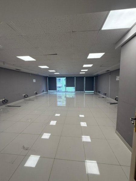 Tirane, jap me qera zyre Kati 4, 210 m² 3.150 € (Bllok)