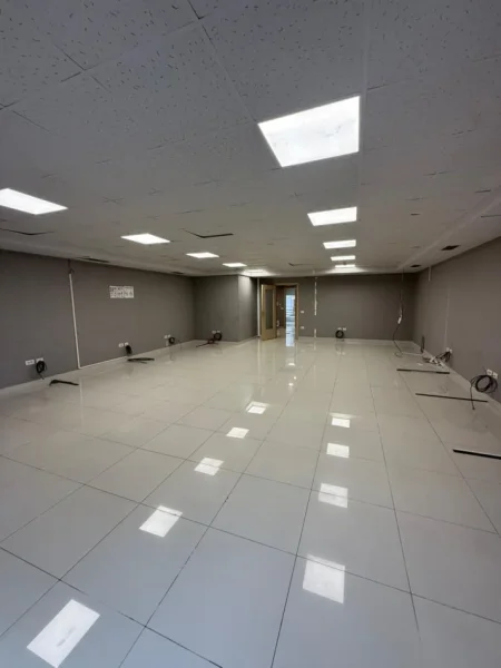 Tirane, jap me qera zyre Kati 4, 210 m² 3.150 € (Bllok)