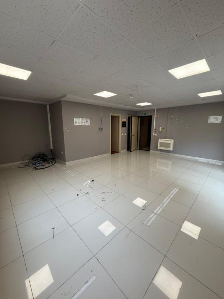 Tirane, jap me qera zyre Kati 4, 210 m² 3.150 € (Bllok)