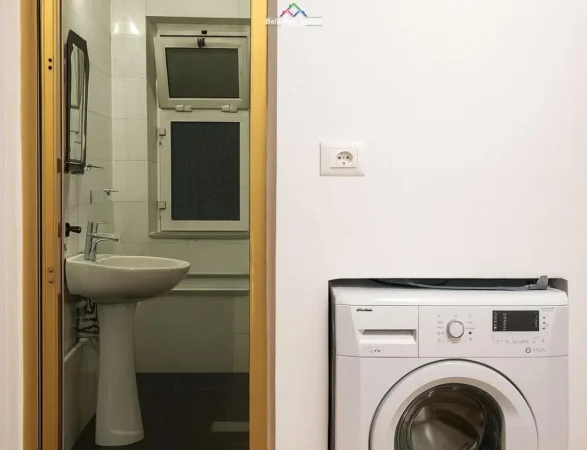 Tirane, jepet me qera apartament 1+1 Kati 4, 56 m² 450 € (Rruga Idriz Dollaku)