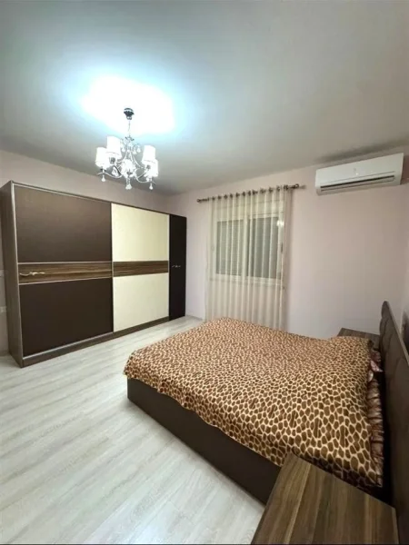 Jepet me Qira Apartament 2+1 tek Rruga Ferit Xhajko ne Xhamllik,   600 €URO