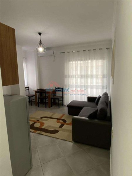 Tirane, jepet me qera apartament 1+1+Ballkon Kati 8, 74 m² 400 € 