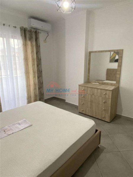 Tirane, jepet me qera apartament 1+1+Ballkon Kati 8, 74 m² 400 € 