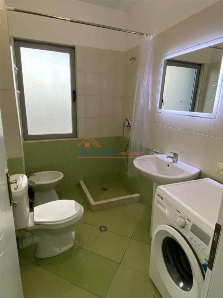 Tirane, jepet me qera apartament 1+1+Ballkon Kati 8, 74 m² 400 € 