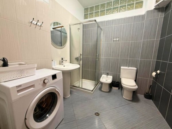 Vlore, shitet apartament 1+1+Ballkon Kati 2, 68 m² 155.000 € (Lungomare)