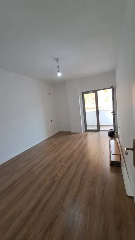 Tirane, jepet me qera apartament 1+1 , 65 m² 420 € (Astir)