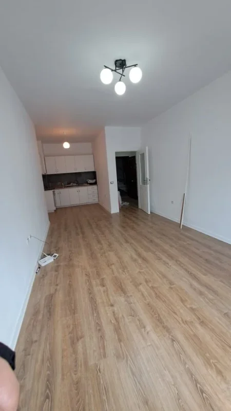 Tirane, jepet me qera apartament 1+1 , 65 m² 420 € (Astir)