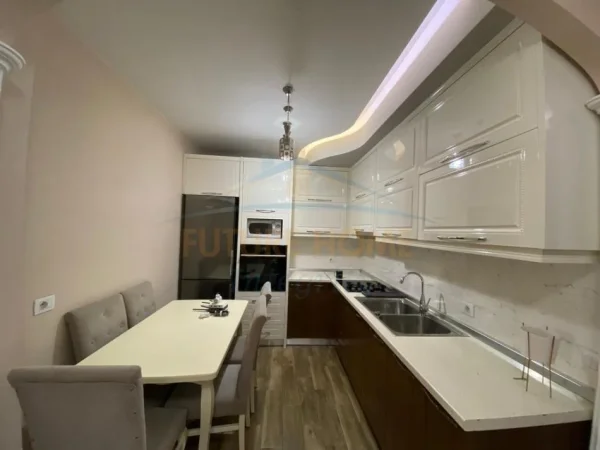 Tirane, jepet me qera apartament 1+1 Kati 4, 58 m² 623 € (Rruga Haxhi Sina, Selvia)