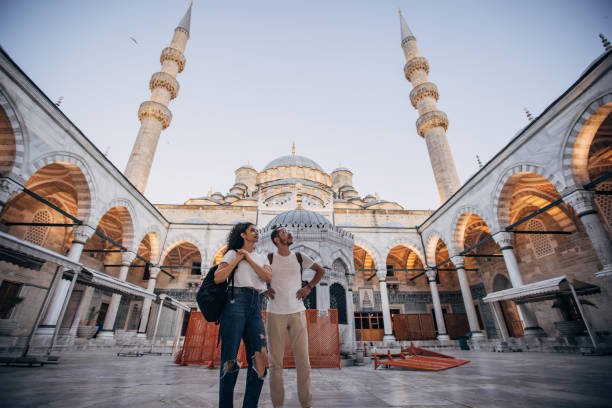 Tirane, oferte City-tour | Vizita qytetesh 𝗦𝘁𝗮𝗺𝗯𝗼𝗹𝗹 𝗺𝗲 𝗮𝘂𝘁𝗼𝗯𝘂𝘀 𝗱𝗵𝗲 𝗴𝘂𝗶𝗱ë