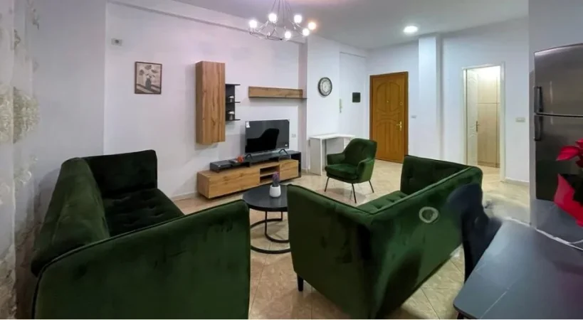 Tirane, jepet me qera apartament 2+1 Kati 4, 102 m² 750 € (komuna e parisit)