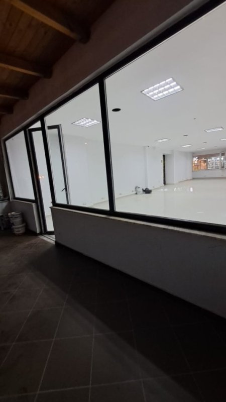 Tirane, jepet me qera ambjent biznesi , 160 m² 2.000 € (ASTIR)