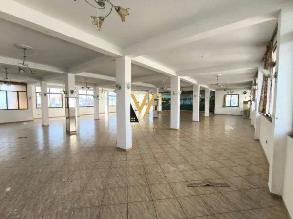 Tirane, jepet me qera ambjent biznesi Kati 0, 1.400 m² 3.500 € (KAMEZ)