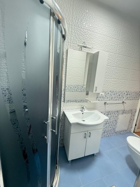 Tirane, jepet me qera apartament 3+1 , 125 m² 1.500 € (Bllok)