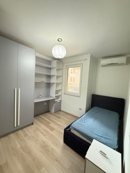 Tirane, jepet me qera apartament 3+1 , 125 m² 1.500 € (Bllok)
